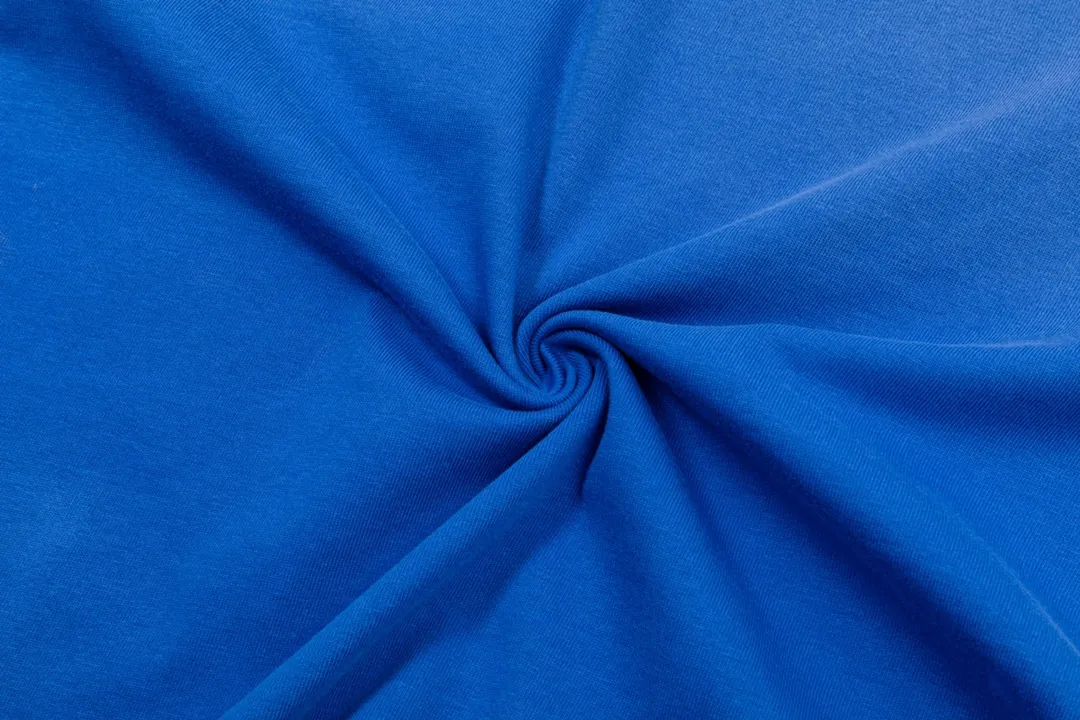 P220 CHROME HEARTS LoGo is fashionable and elegant, with dropped shoulders. The fabric is made of 26s double-yarn combed cotton compact spinning yarn with a weight of 280. It is matched with 1*1 Salona rib. The fabric is fermented and has a loose fit. Color: Blue Size: S～XXL